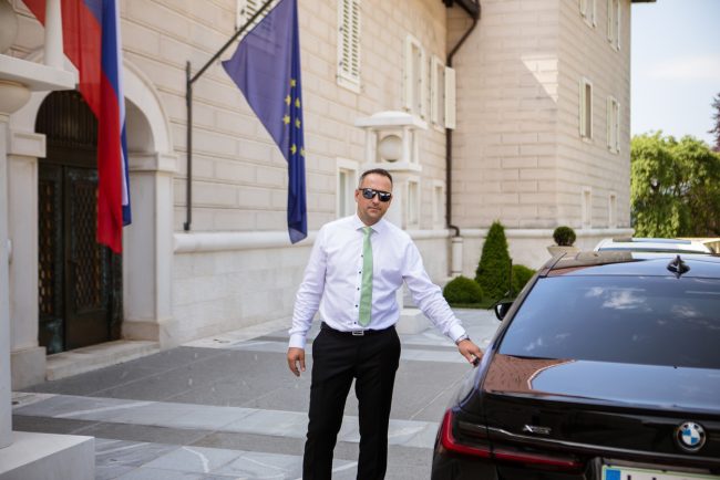 Protokolarni prevozi - najem vozila z protokolarnim voznikom - Posestvo Brdo - GoGreen