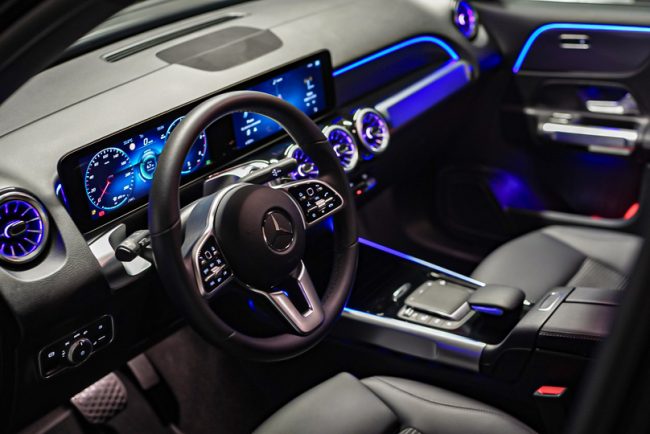 Najem SUV vozil - najem avtomobila Mercedes-Benz GLB ali podobno - notranjost vozila - GoGreen